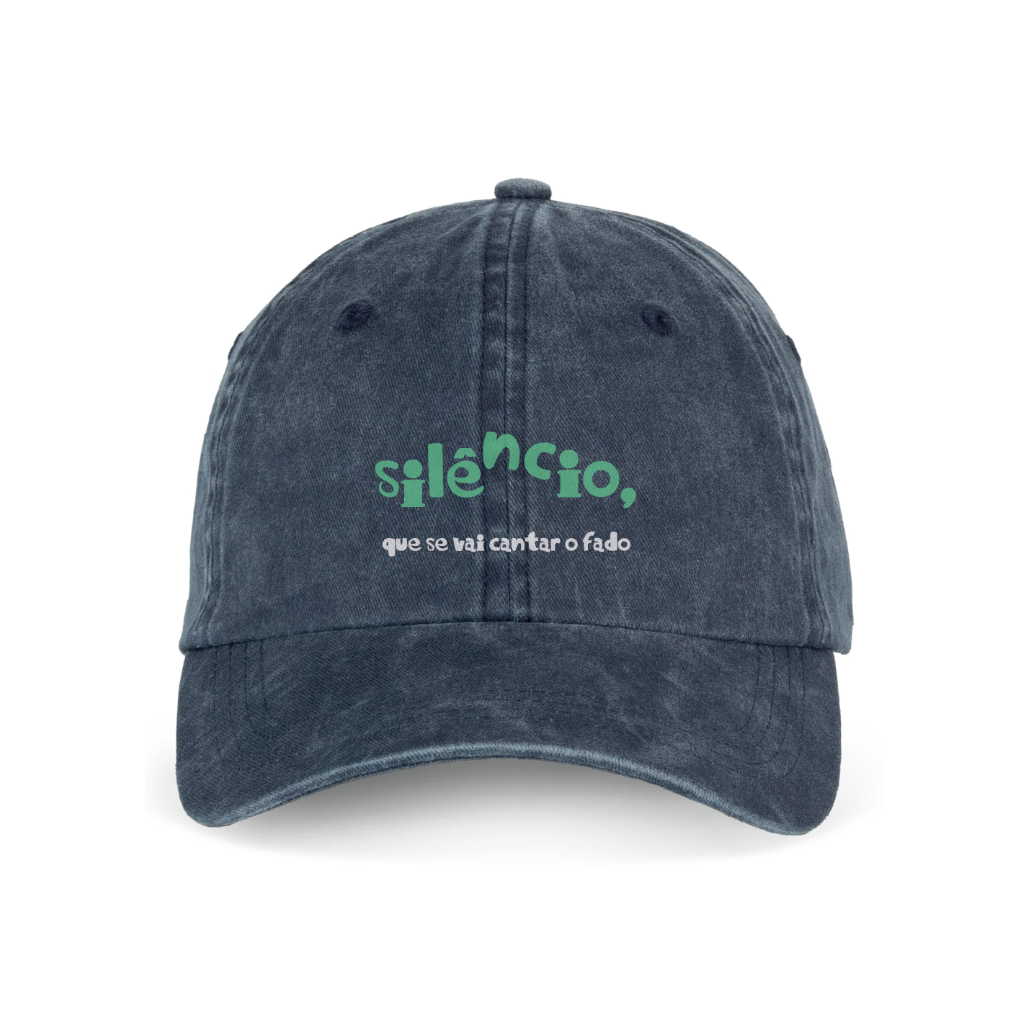 Silêncio, que se vai canta o Fado