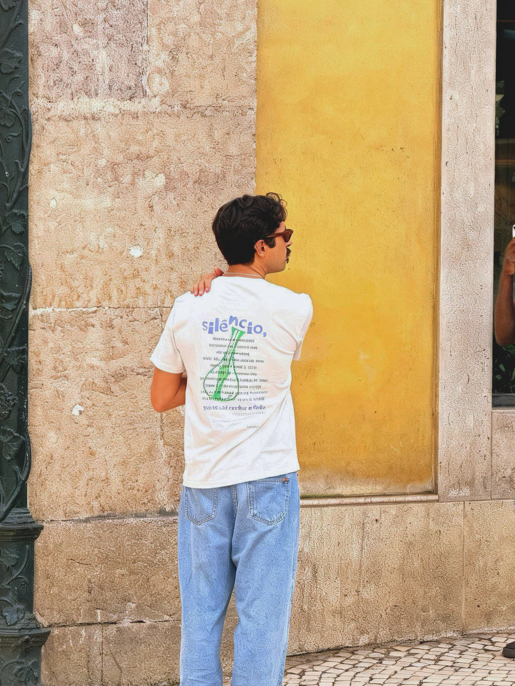 Silêncio, que se vai canta o fado - Regular Fit