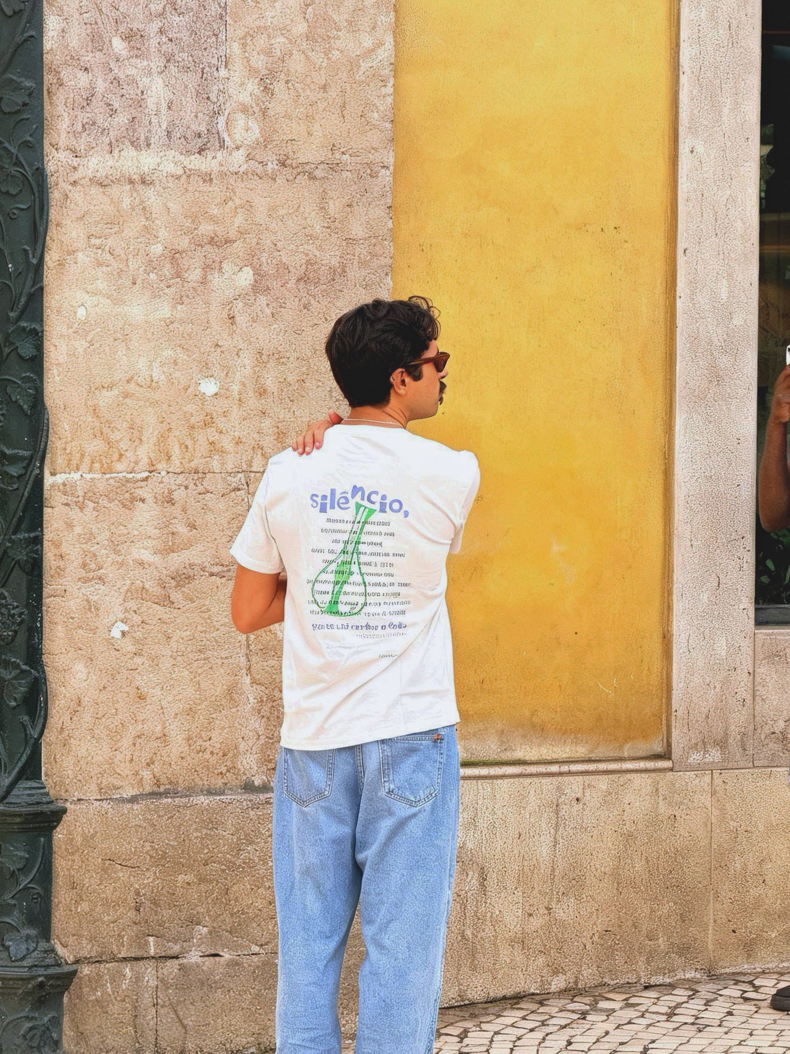 Silêncio, que se vai canta o fado - Regular Fit